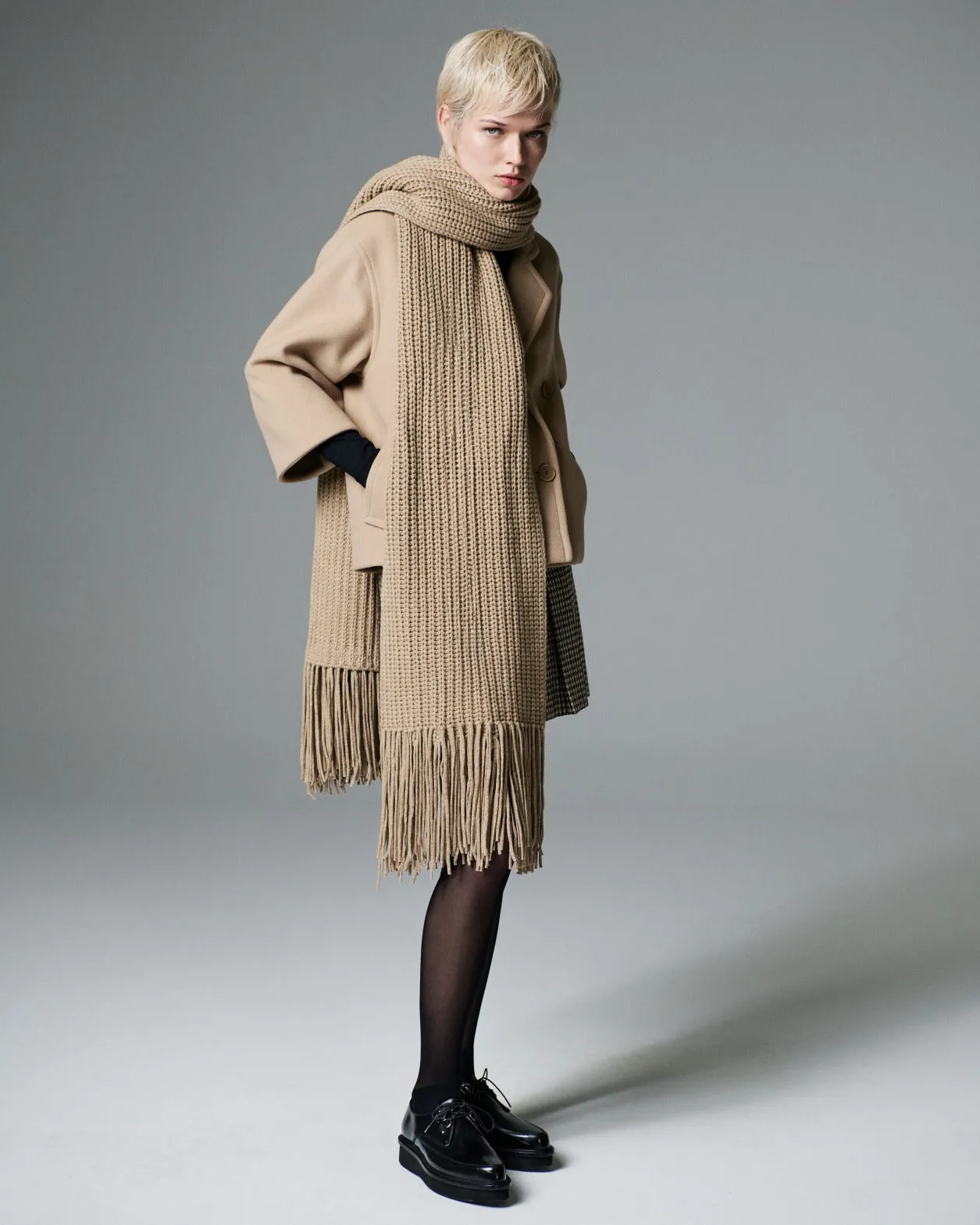 Chunky Knit Scarf with Fringes in Wool Cashmere Blend