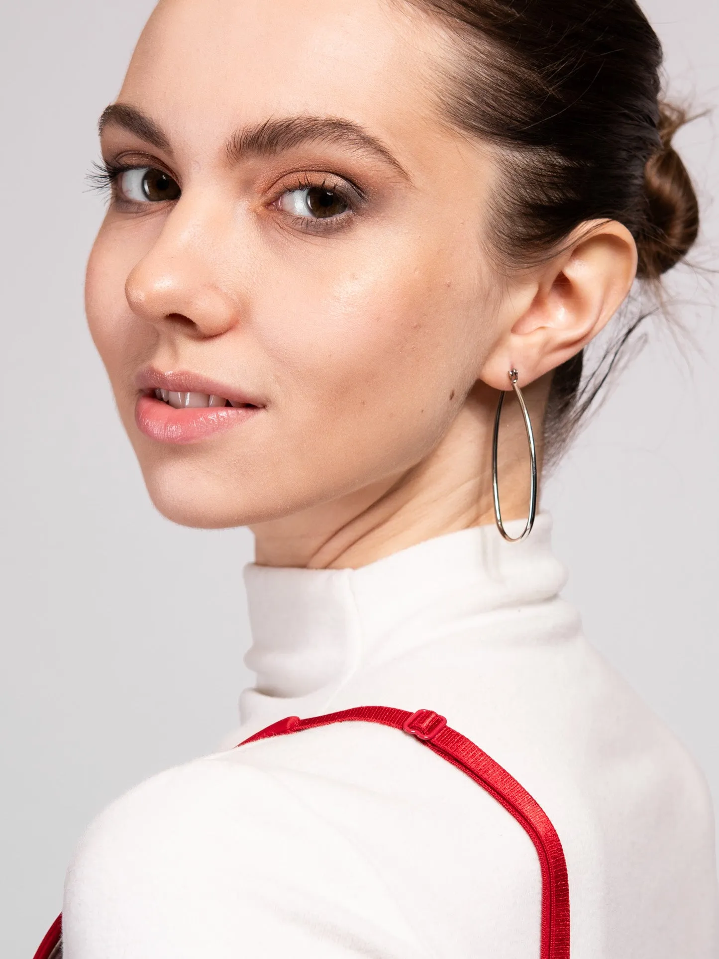Gloria Metal Oval Hoop Earrings