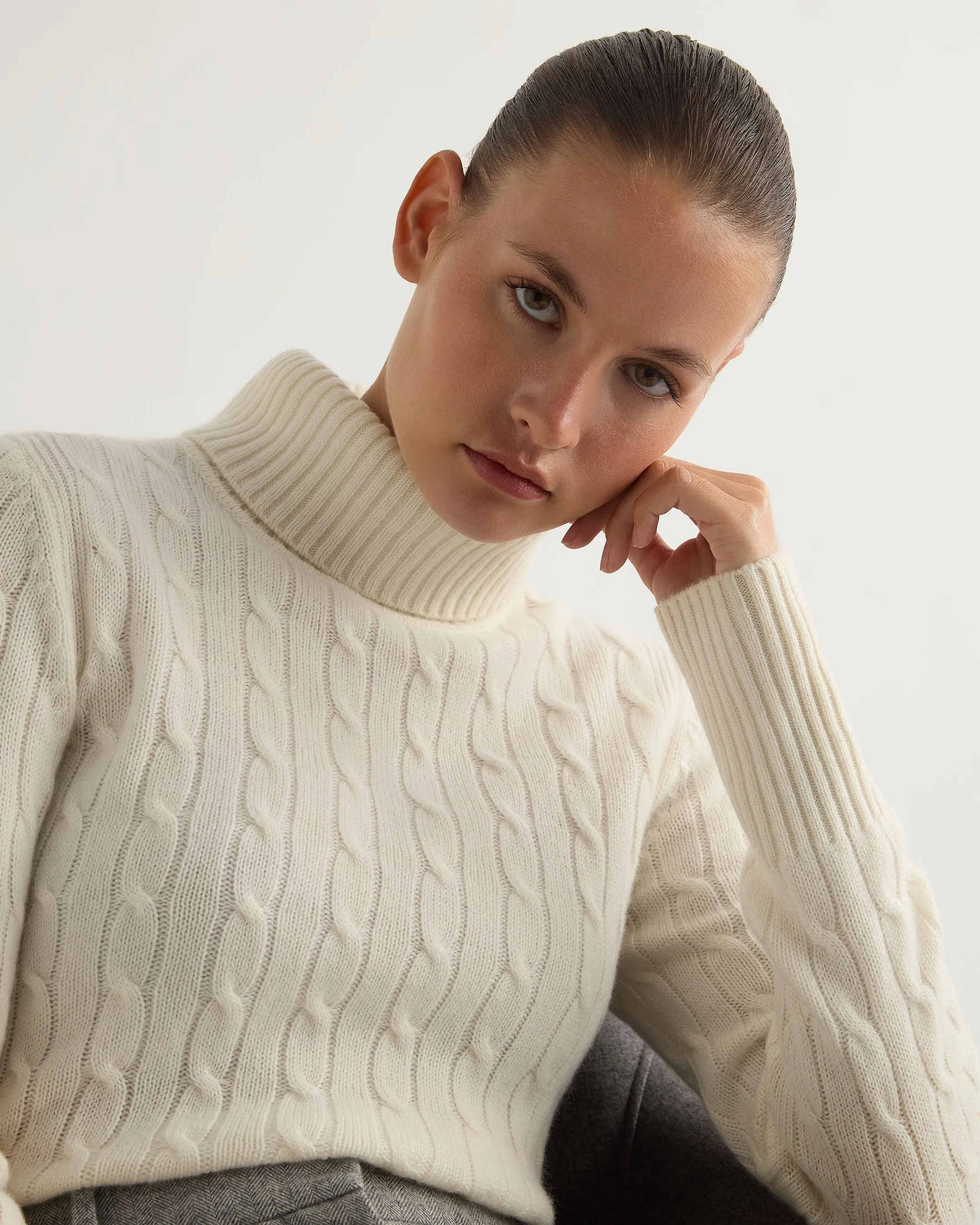 Women's Adelyn Cable Roll Cashmere Jumper New Ivory White